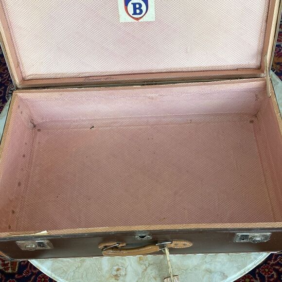 Vintage Hand Painted “Teddy Bear Collector” Large Suitcase - Picture 14 of 15